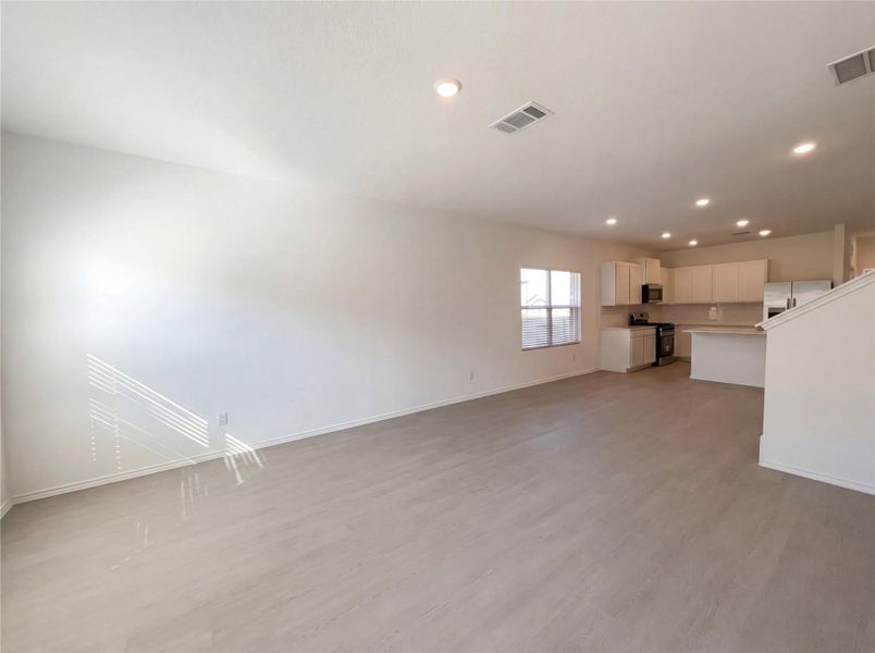 Spacious, unfurnished interior of a new home in The Colony, Bastrop (Image 18).