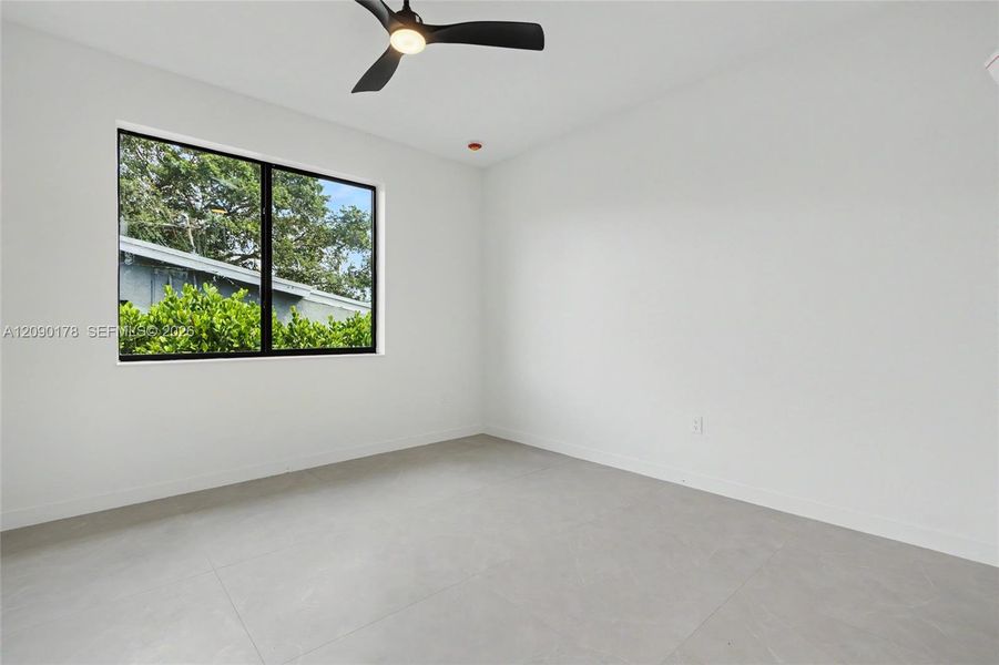 Spacious, unfurnished interior of a new home in , Oakland Park (Image 16).