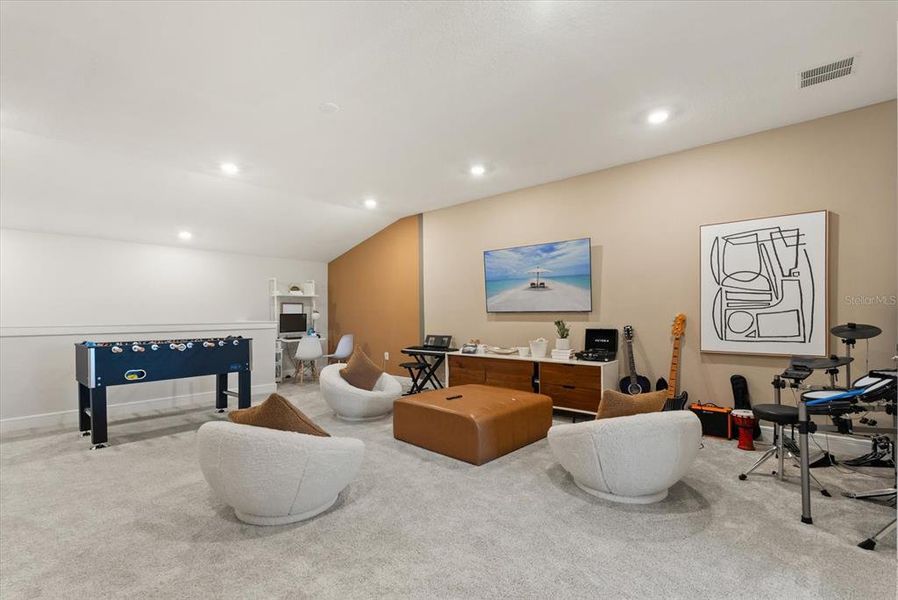 Furnished interior view inside a new home in , Winter Garden (Image 25).