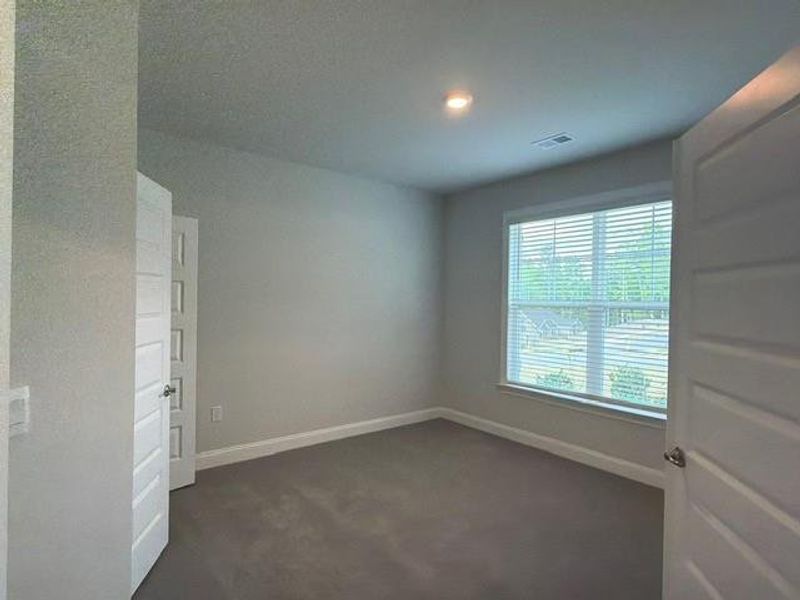 Spacious, unfurnished interior of a new home in Tuscany Hills, Douglasville (Image 19).