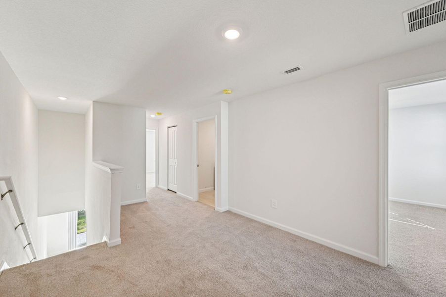 Spacious, unfurnished interior of a new home in Tidewater, Fort Pierce (Image 24).