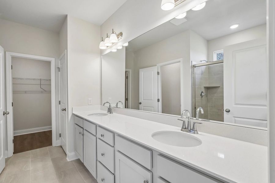 Furnished interior view inside a new home in Cades Bluff, Lebanon (Image 9).