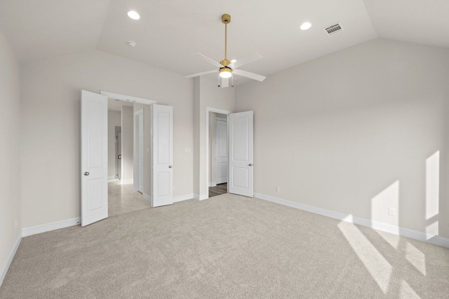 Spacious, unfurnished interior of a new home in Chapel Ridge, Waco (Image 21).