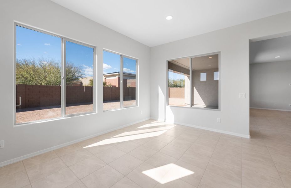 Spacious, unfurnished interior of a new home in Sun City Anthem at Merrill Ranch, Florence (Image 29).