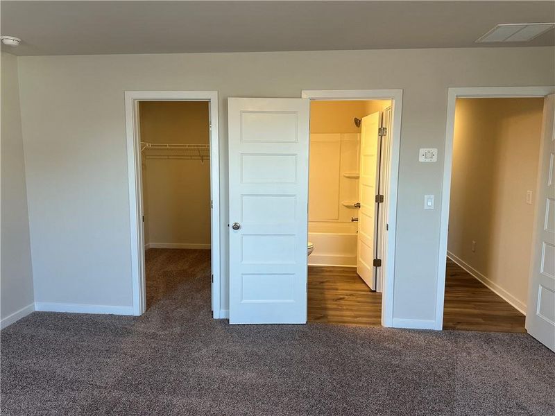 Spacious, unfurnished interior of a new home in Rosewood Lake Preserve, Hoschton (Image 23).