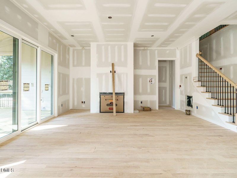 010-1280x960-living-room