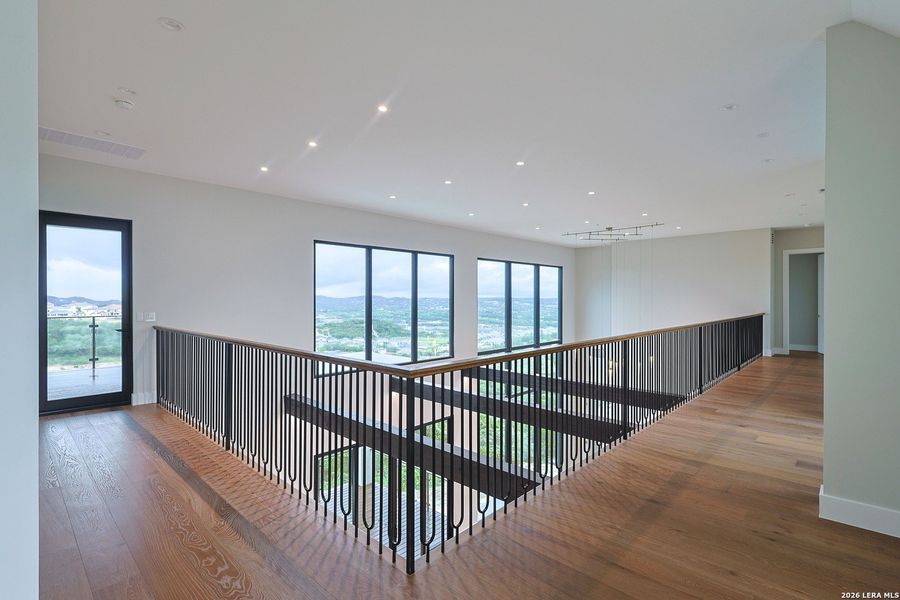 Spacious, unfurnished interior of a new home in , San Antonio (Image 38).
