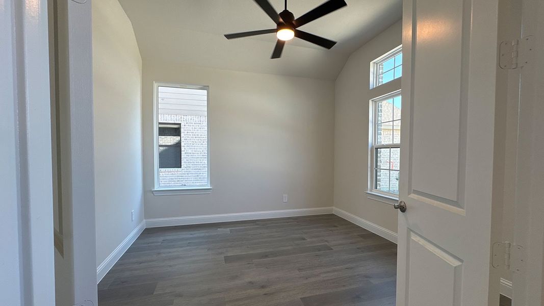 Spacious, unfurnished interior of a new home in Peachtree Meadows, Rockwall (Image 21).