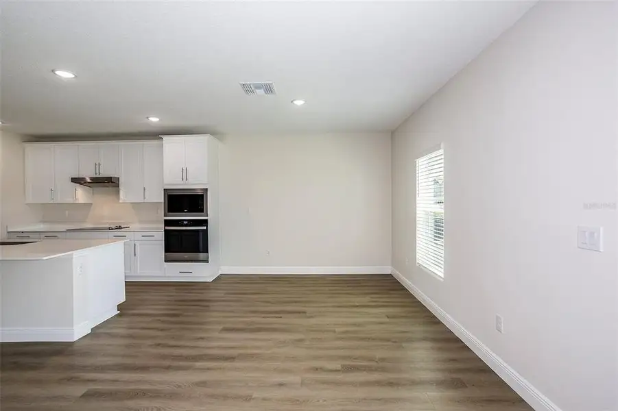 Spacious, unfurnished interior of a new home in Pasadena Landing, Wesley Chapel (Image 11).