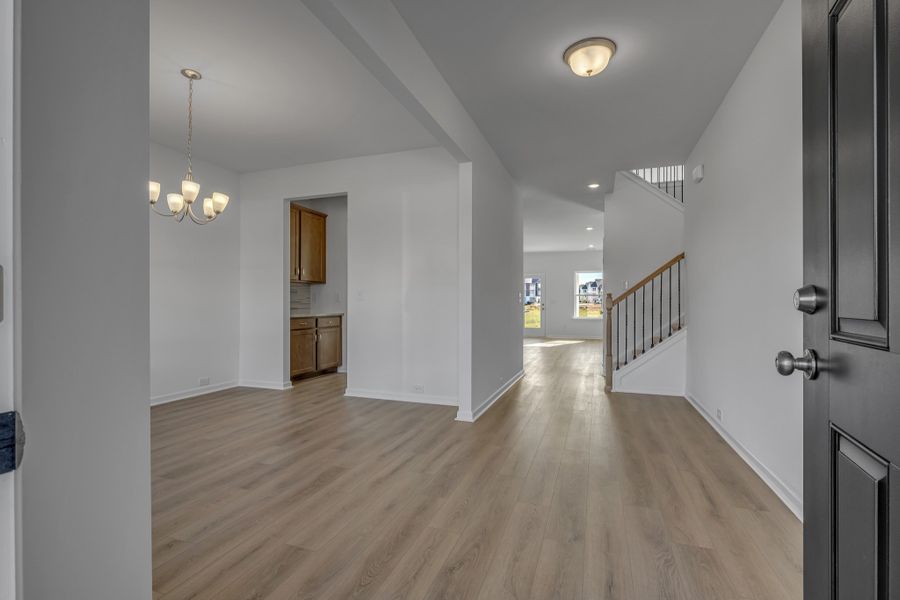Spacious, unfurnished interior of a new home in Stratford Station, Lebanon (Image 12).