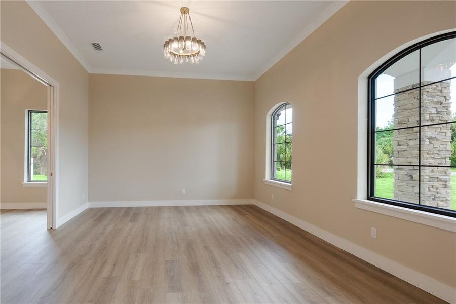 Bonus room to the right