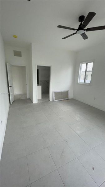 Spacious, unfurnished interior of a new home in , Homestead (Image 10).