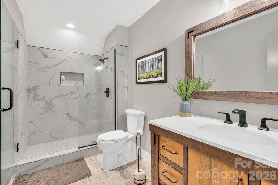 Upper level full bath Upper level full bath