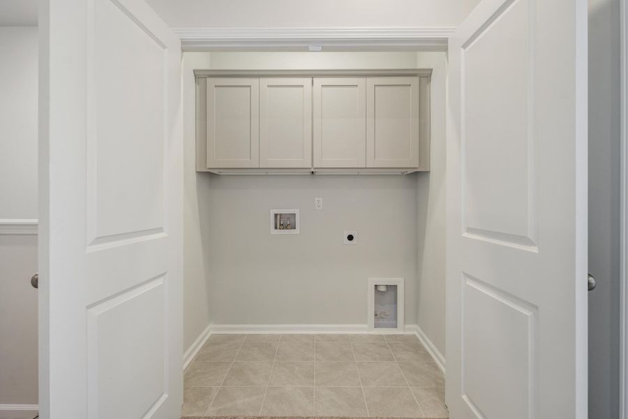 Spacious, unfurnished interior of a new home in Central Creek, Goose Creek (Image 16).