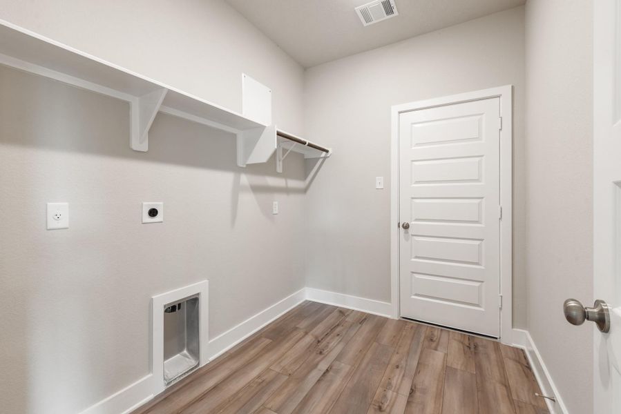 Spacious, unfurnished interior of a new home in , Brenham (Image 15).