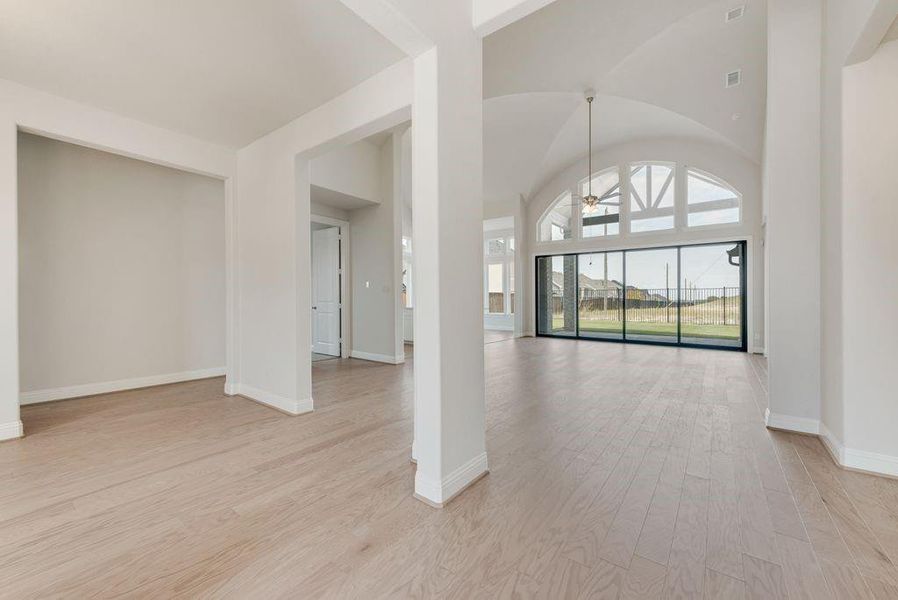 Spacious, unfurnished interior of a new home in Breezy Hill, Rockwall (Image 24). Spacious, unfurnished interior of a new home in Breezy Hill, Rockwall (Image 24).