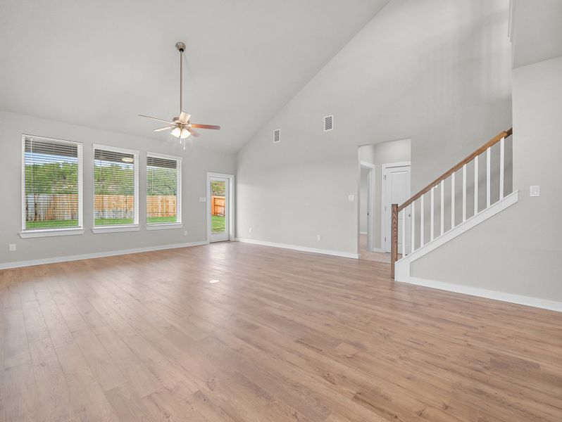 Spacious, unfurnished interior of a new home in Hunter's Ranch, San Antonio (Image 19).
