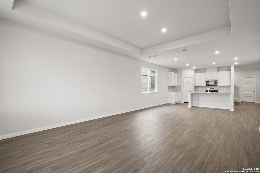Spacious, unfurnished interior of a new home in Hunters Ranch, San Antonio (Image 29). Spacious, unfurnished interior of a new home in Hunters Ranch, San Antonio (Image 29).