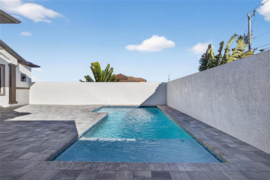 Exterior details and patio area of a home in , Port Charlotte (Image 26).