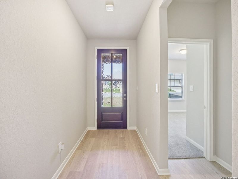 Spacious, unfurnished interior of a new home in Arcadia Ridge - Classic Series, San Antonio (Image 8).