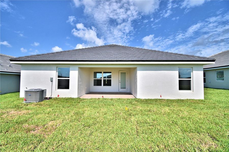 Exterior details and patio area of a home in Lake Juliana Estates, Auburndale (Image 3).