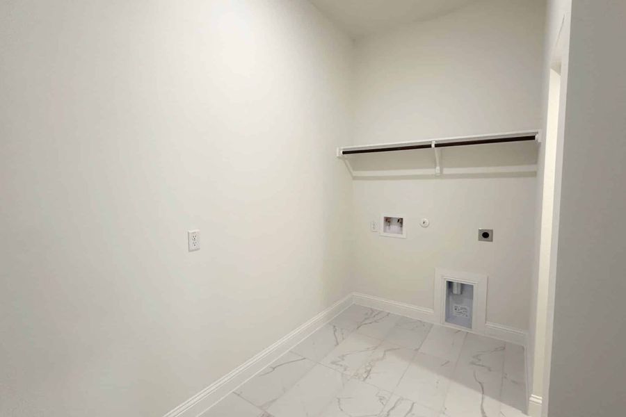 Spacious, unfurnished interior of a new home in Bluffview Reserve, Leander (Image 23).
