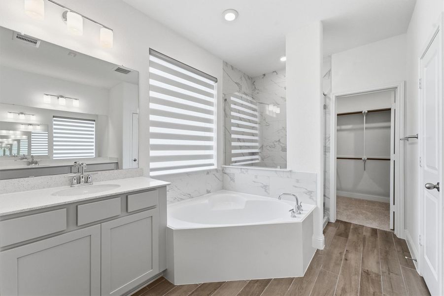 Primary en-suite