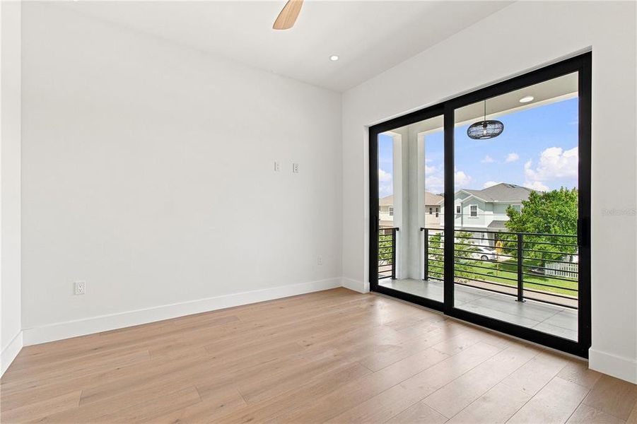 Spacious, unfurnished interior of a new home in , Tampa (Image 29).