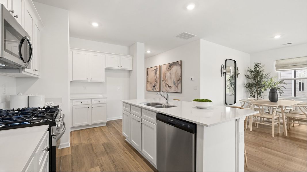 Parker Core N101 Alan Kitchen 3of4 F1 Base2 060625 Parker Core N101 Alan Kitchen 3of4 F1 Base2 060625