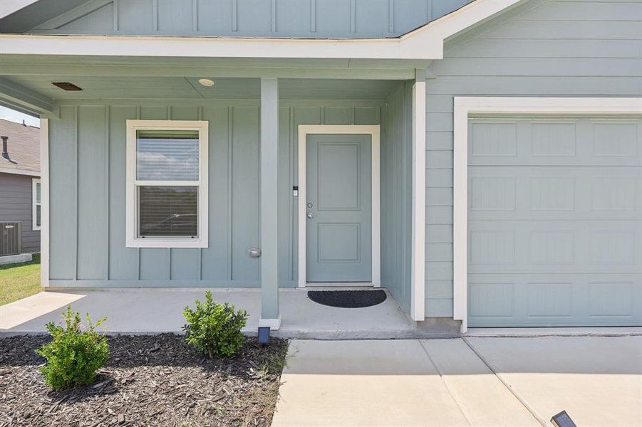 Exterior details and patio area of a home in , Crandall (Image 4).