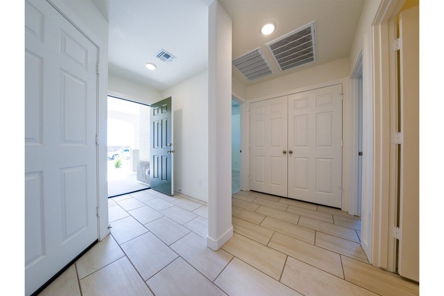 Spacious, unfurnished interior of a new home in Rancho Santa Rosa, Maricopa (Image 15).