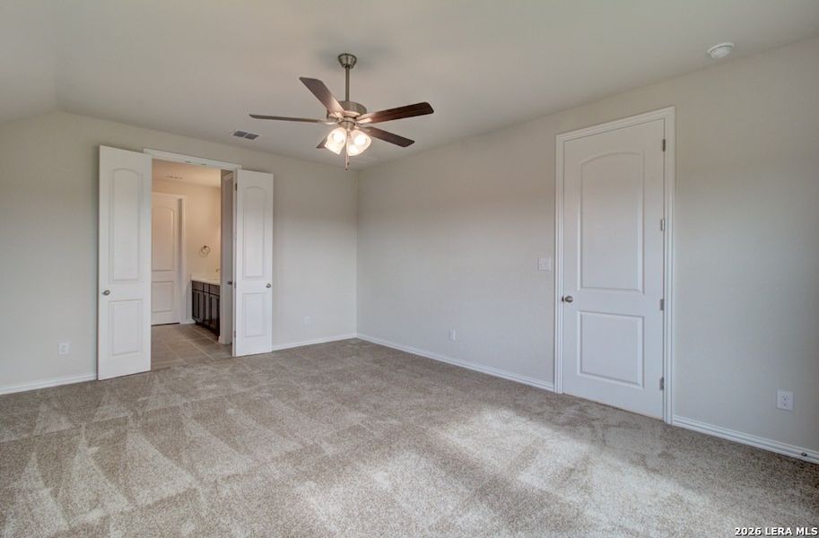 Spacious, unfurnished interior of a new home in Stream Waters, Seguin (Image 16).