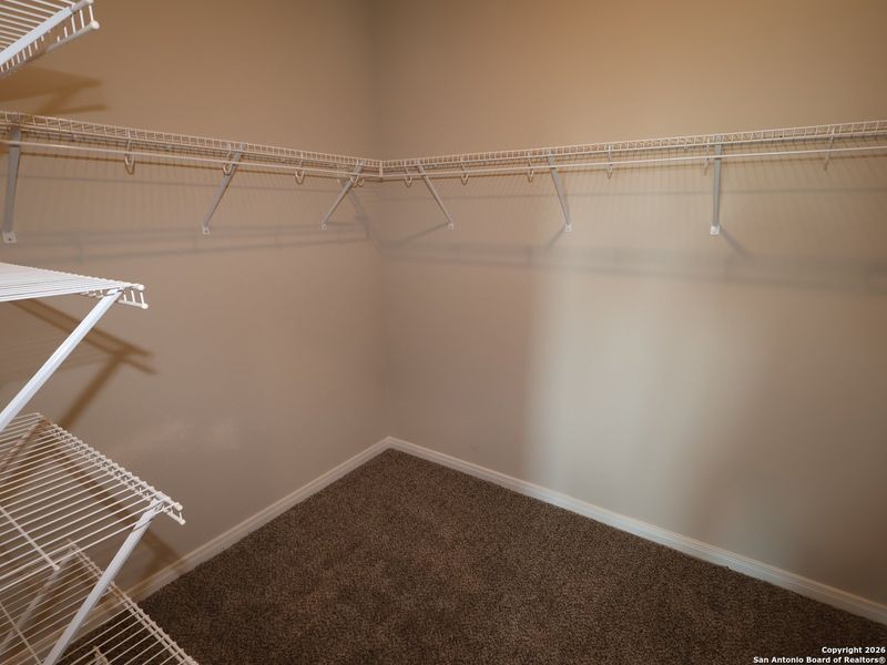 Spacious, unfurnished interior of a new home in Hunters Ranch, San Antonio (Image 16).
