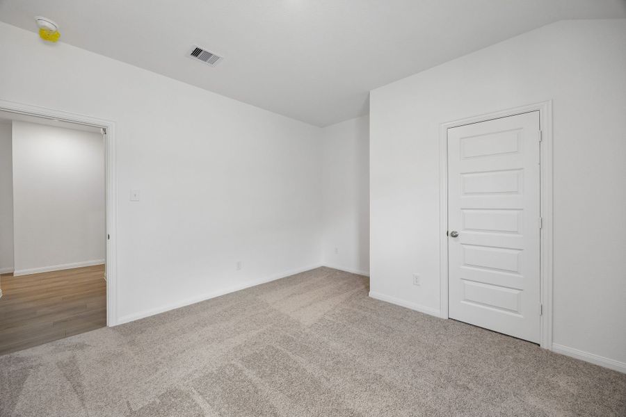 Spacious, unfurnished interior of a new home in Meridiana, Manvel (Image 20).