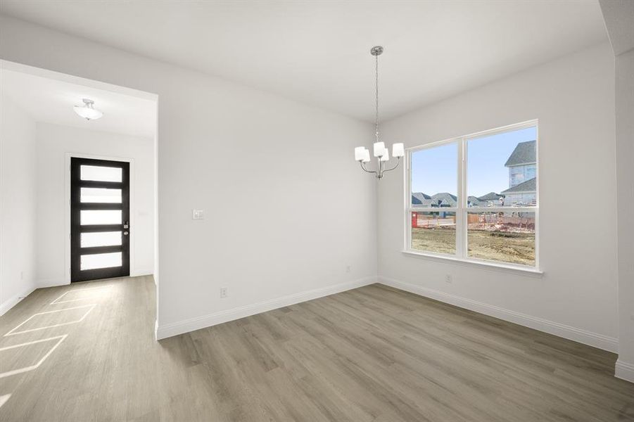 4357 Noble- Dining-1 4357 Noble- Dining-1