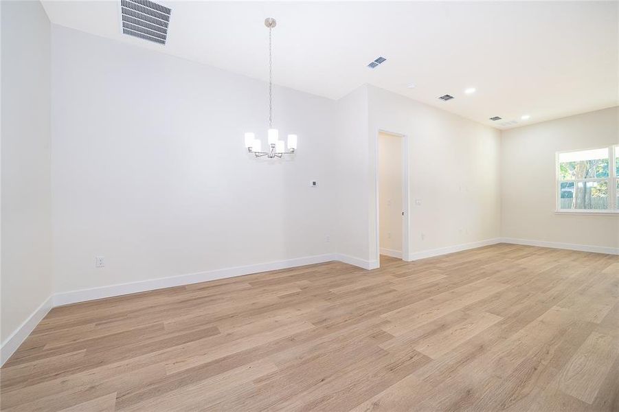 Spacious, unfurnished interior of a new home in , Casselberry (Image 13).