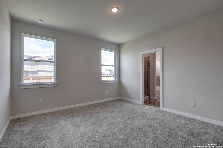 Spacious, unfurnished interior of a new home in Cinco Lakes, San Antonio (Image 26).