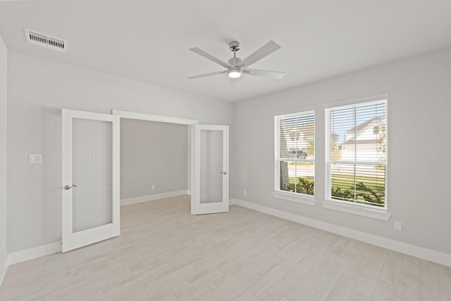 Spacious, unfurnished interior of a new home in Briarwood Crossing, Rosenberg (Image 23).