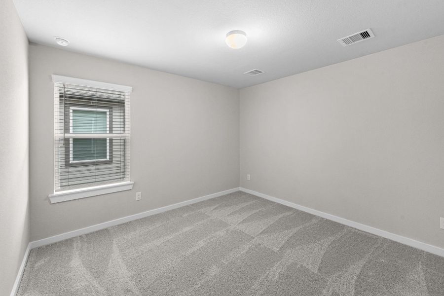 Spacious, unfurnished interior of a new home in Barton Creek Ranch, Conroe (Image 27).