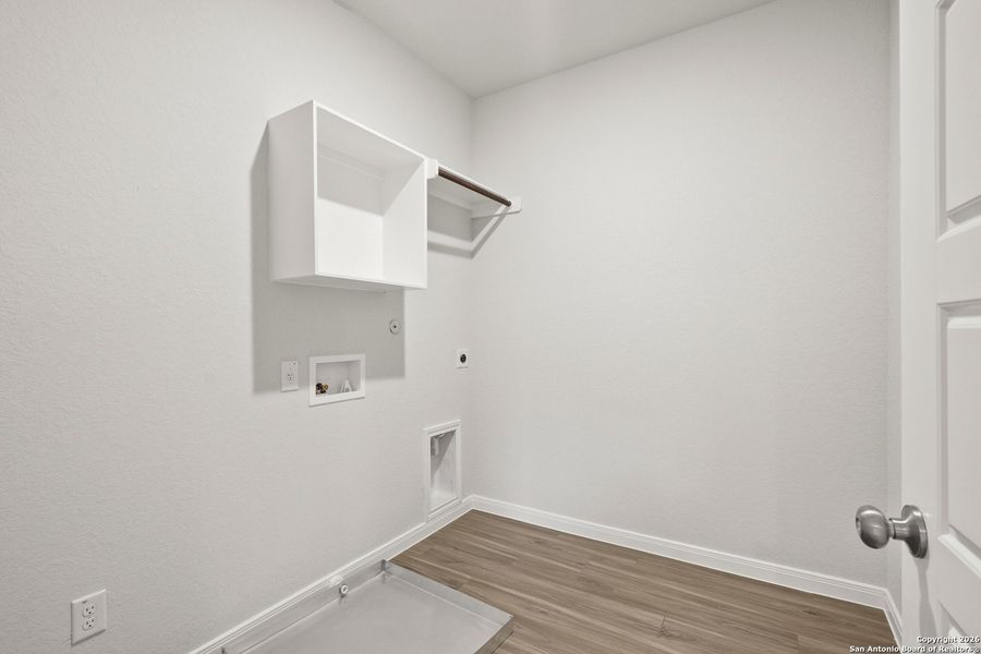 Spacious, unfurnished interior of a new home in Katzer Ranch, Converse (Image 17).