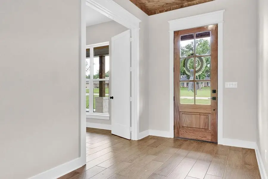 Spacious, unfurnished interior of a new home in , Tyler (Image 20).