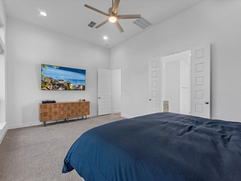 Furnished interior view inside a new home in Valencia, Manvel (Image 12).