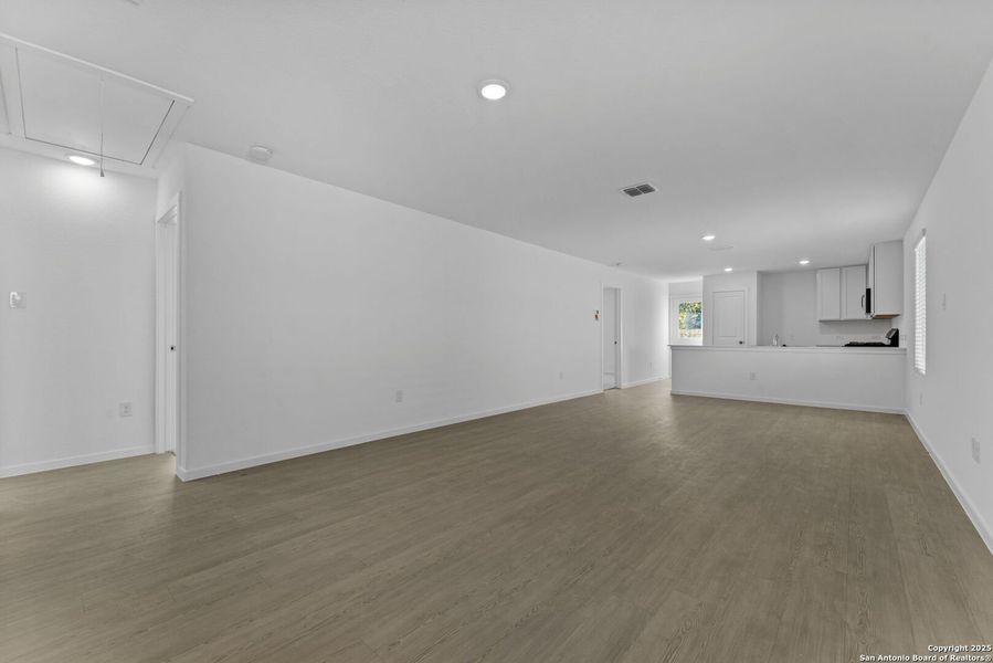 Spacious, unfurnished interior of a new home in Torian Village, San Antonio (Image 15).