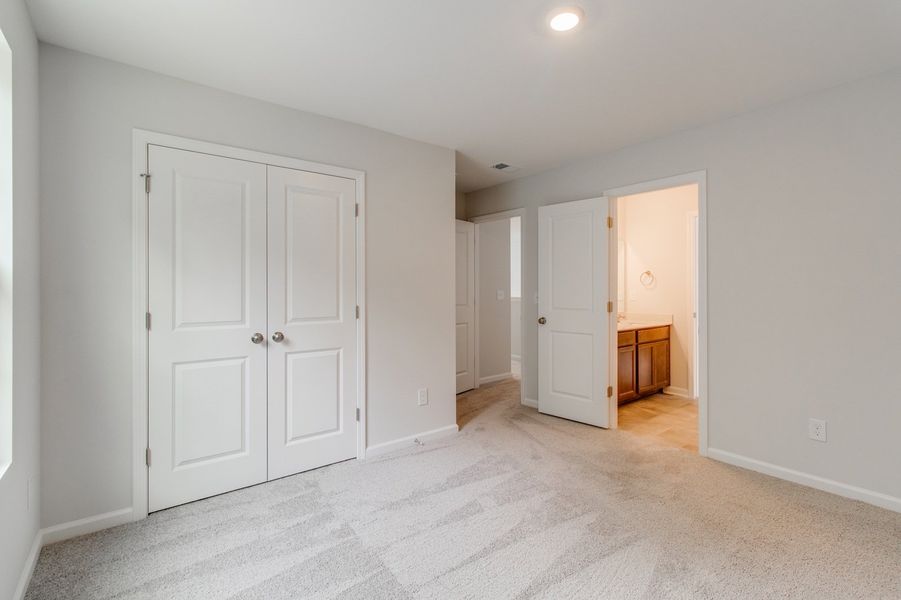 Spacious, unfurnished interior of a new home in Ellington, Elgin (Image 41).