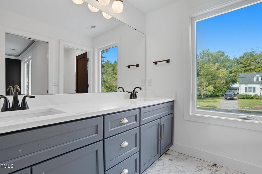 304 King Charles Unit 2-94 304 King Charles Unit 2-94