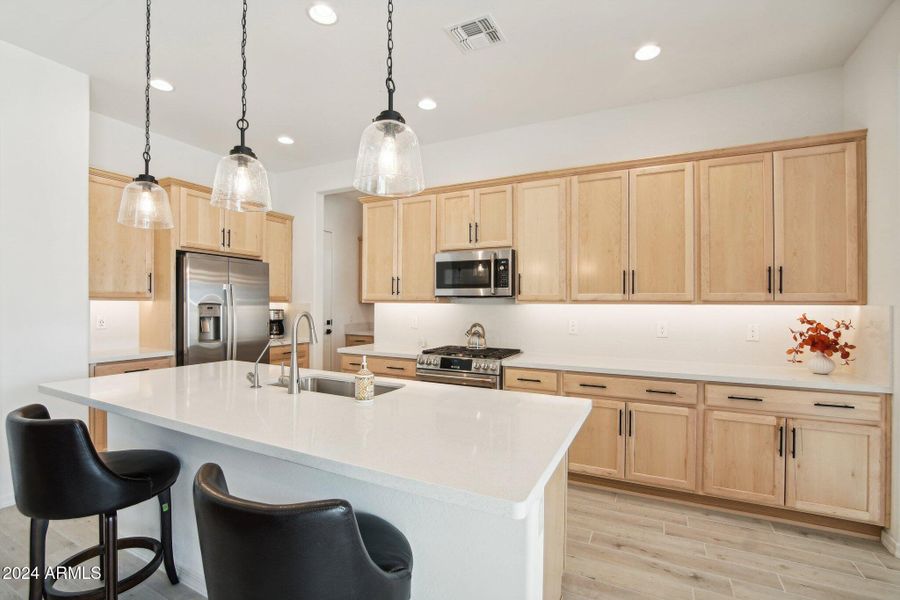 Quartz Island and Countertops