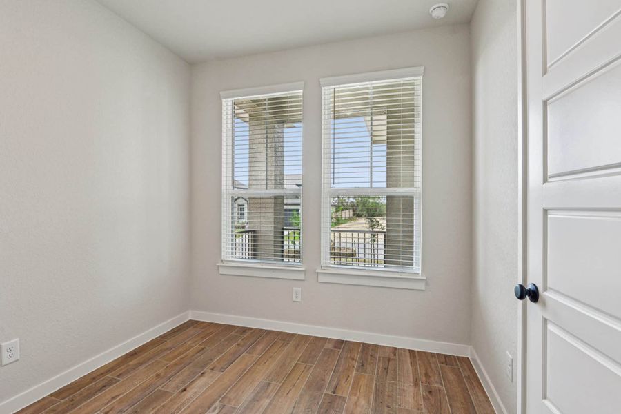 Spacious, unfurnished interior of a new home in Meyer Ranch, New Braunfels (Image 32).