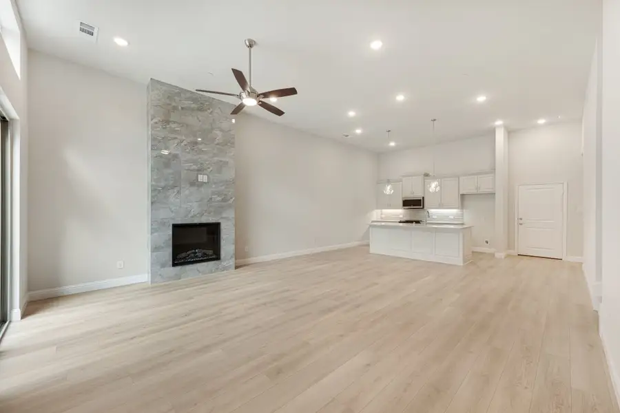 Spacious, unfurnished interior of a new home in Cottonwood Creek, Rowlett (Image 23).