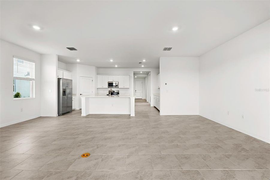 Spacious, unfurnished interior of a new home in Rye Ranch, Parrish (Image 49).