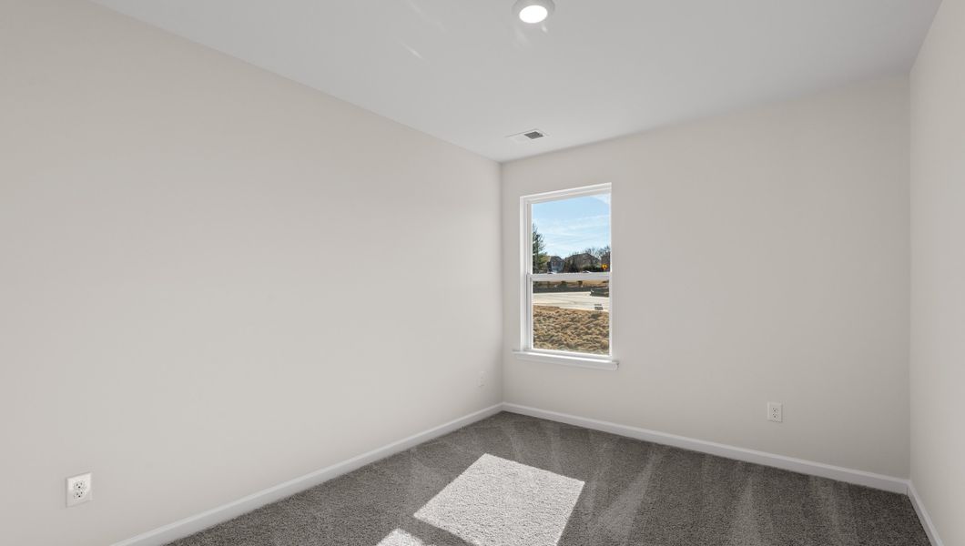 Spacious, unfurnished interior of a new home in Tanglewood Townes, Greenville (Image 21).